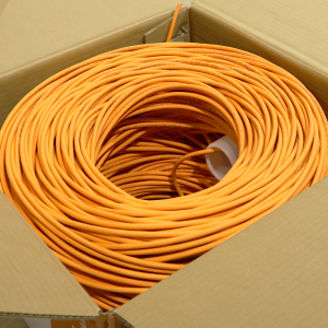 Кабель LANMASTER U/UTP, 4 пары, Кат. 6, с перегородкой, 550Mhz, LSZH, нг(A)-HF, 305 м